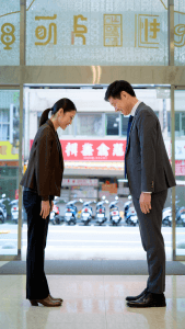 Chào hỏi đúng cách